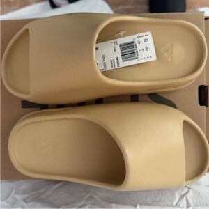 Adidas Yeezy Slides in Desert Sand - unisex size US M 7 / EU 40